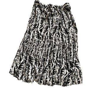 Black and white summer swimsuit cover skirt with slit. Perfect for summer!